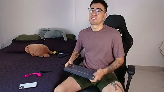 Snapshot of Andy_shaaw chatting on 25, 2, 2025 Andy shaaw online show from 25, 2, 2025