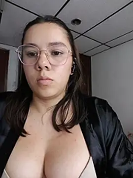 Snapshot of EmmaSulivan chatting on 11, 7, 2026 EmmaSulivan online show from 11, 7, 2026