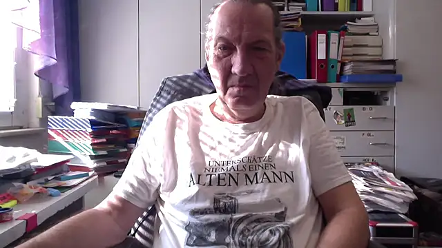 Snapshot of HMStraps01 chatting on 24, 2, 2025 HMStraps01 online show from 24, 2, 2025