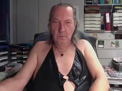 HMStraps01 online show from 5, 11, 2025