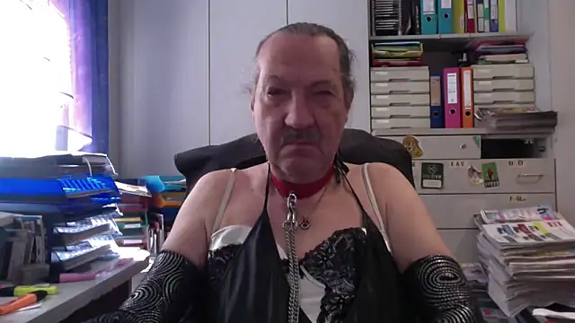 HMStraps01 online show from 5, 4, 2026