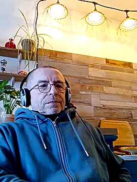 Xavspank2 online show from 16, 2, 2026