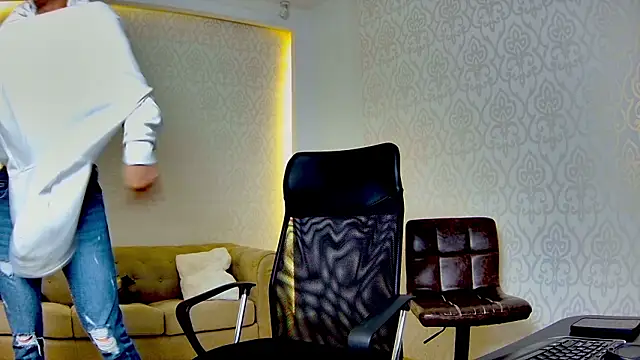 MaxKaiden online show from 3, 3, 2026