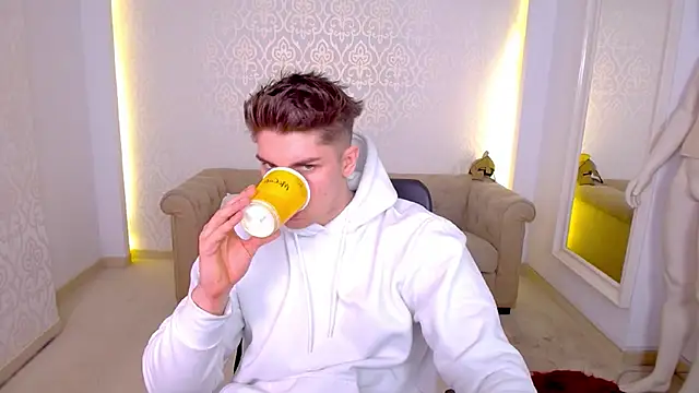 MaxKaiden online show from 11, 4, 2026