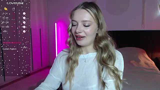 LunaticaBae online show from 24, 2, 2025