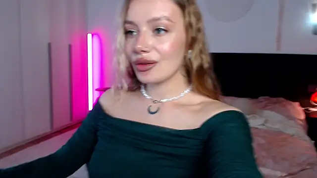 LunaticaBae online show from 23, 3, 2025