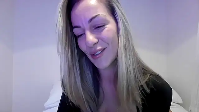 Snapshot of Edenfox- chatting on 6, 11, 2025 Edenfox- online show from 6, 11, 2025