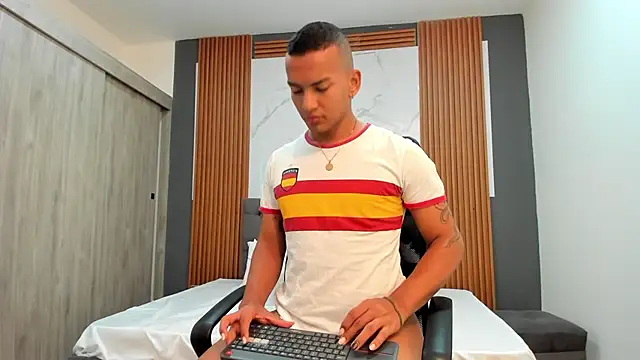 Rafa2004Cruz online show from 19, 2, 2025