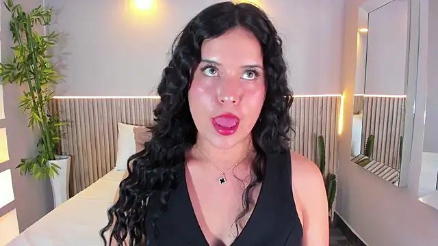 Snapshot of GeorginaReyes chatting on 9, 9, 2025 GeorginaReyes online show from 9, 9, 2025