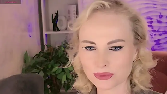 Snapshot of Sandra_Kind chatting on 6, 6, 2026 Sandra Kind online show from 6, 6, 2026