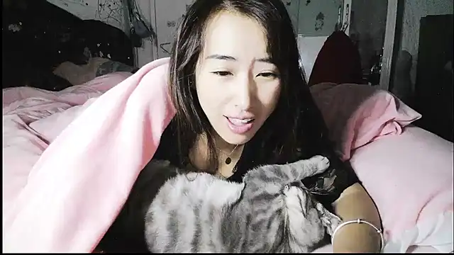 Snapshot of hebe-02 chatting on 8, 11, 2025 hebe-02 online show from 8, 11, 2025