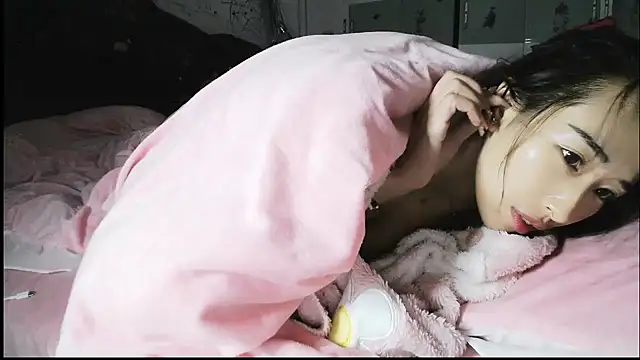 Snapshot of hebe-02 chatting on 10, 11, 2025 hebe-02 online show from 10, 11, 2025