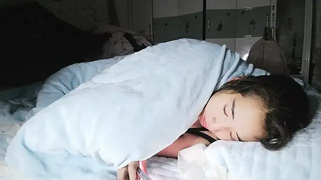 Snapshot of hebe-02 chatting on 19, 11, 2025 hebe-02 online show from 19, 11, 2025