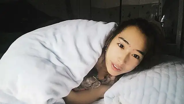 Snapshot of hebe-02 chatting on 26, 11, 2025 hebe-02 online show from 26, 11, 2025