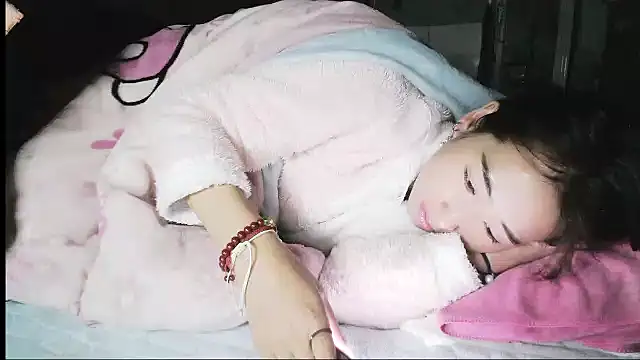 Snapshot of hebe-02 chatting on 14, 12, 2025 hebe-02 online show from 14, 12, 2025