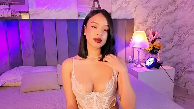 LiaHilton2 online show from 7, 5, 2026