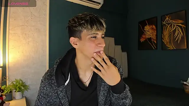 Allex Cano online show from 8, 3, 2025