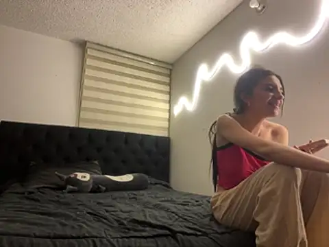 DesireLuxe online show from 5, 3, 2026