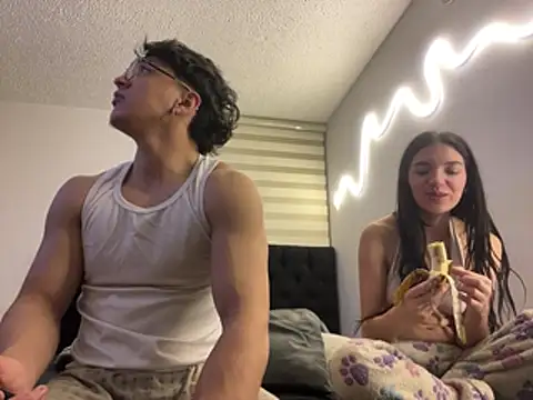 DesireLuxe online show from 17, 4, 2026