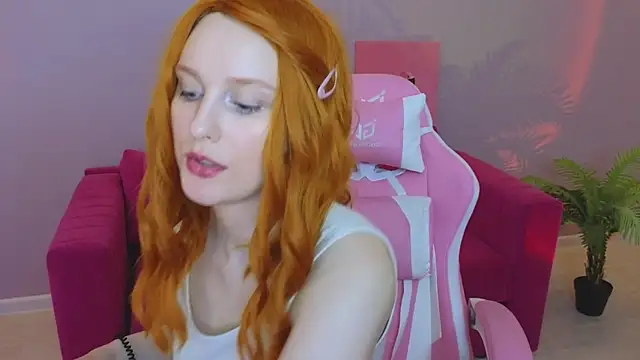 Snapshot of KristinMoore chatting on 11, 3, 2025 KristinMoore online show from 11, 3, 2025