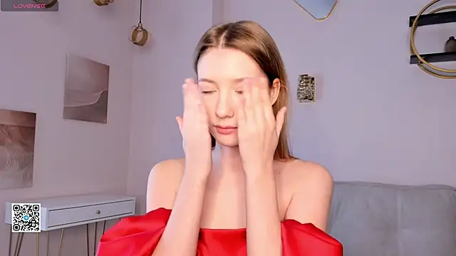 SunnivaCovil online show from 5, 3, 2025