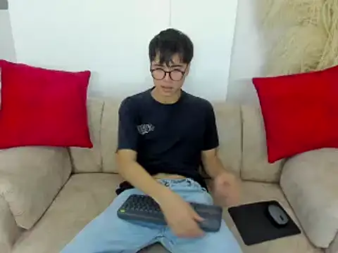 Snapshot of liam_orion chatting on 8, 3, 2025 liam orion online show from 8, 3, 2025