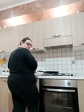 Dolcecurvy online show from 9, 4, 2026