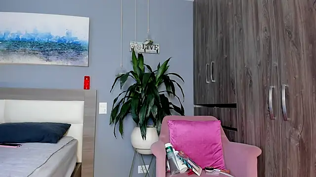 Ashly hills online show from 9, 4, 2026