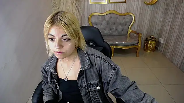 lili conor s online show from 25, 2, 2025