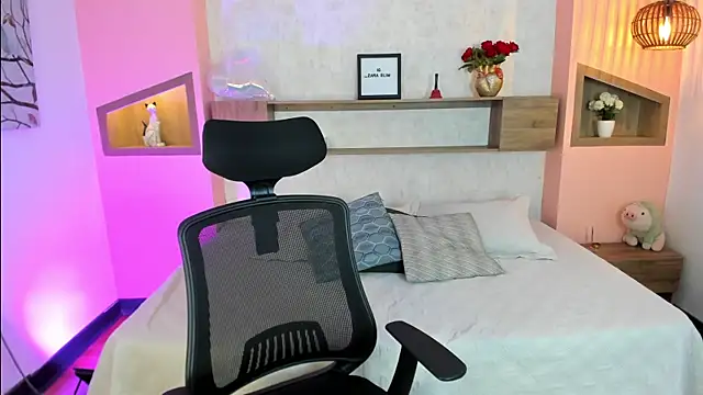 Snapshot of Lucia_Brown_ chatting on 6, 3, 2025 Lucia Brown online show from 6, 3, 2025