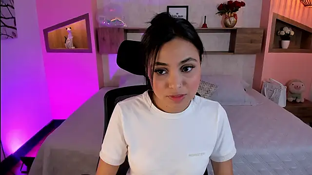 Snapshot of Lucia_Brown_ chatting on 8, 3, 2025 Lucia Brown online show from 8, 3, 2025