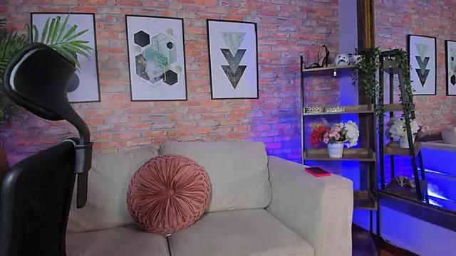 Snapshot of Lucia_Brown_ chatting on 20, 9, 2025 Lucia Brown online show from 20, 9, 2025