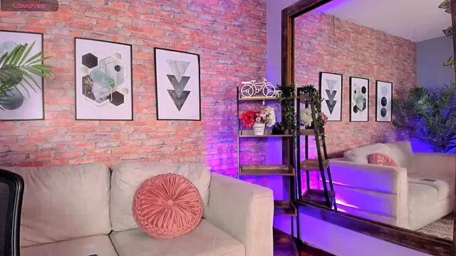 Snapshot of Lucia_Brown_ chatting on 6, 10, 2025 Lucia Brown online show from 6, 10, 2025