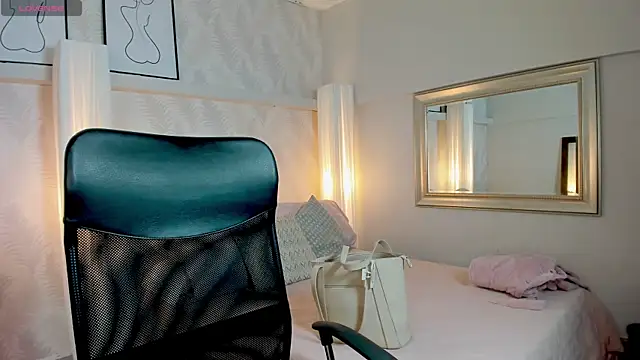 Snapshot of Lucia_Brown_ chatting on 12, 11, 2025 Lucia Brown online show from 12, 11, 2025