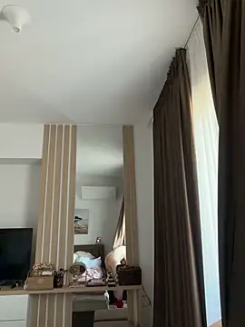 Mia Splash online show from 8, 4, 2026