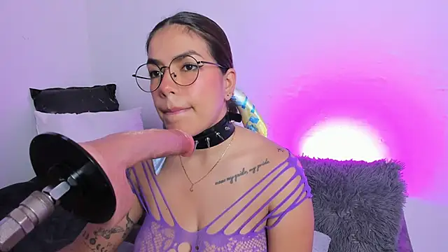 Snapshot of AngelaRicci chatting on 27, 10, 2025 AngelaRicci online show from 27, 10, 2025