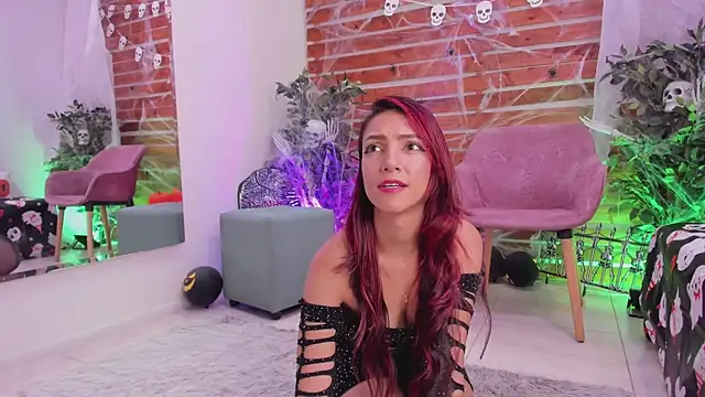 Laura Bonnet  online show from 15, 10, 2025