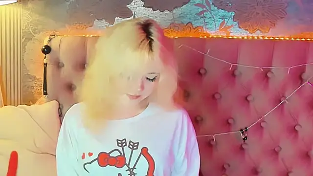 Snapshot of EmilyAngells chatting on 12, 7, 2026 EmilyAngells online show from 12, 7, 2026