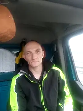 Snapshot of Machura chatting on 25, 11, 2025 Machura online show from 25, 11, 2025