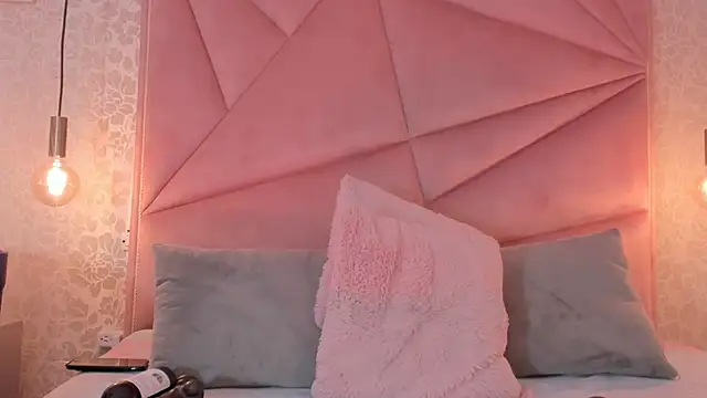 SalomeHills   online show from 4, 3, 2025