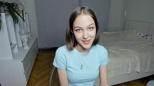 Snapshot of EmmaKellerf chatting on 4, 3, 2025 EmmaKellerf online show from 4, 3, 2025