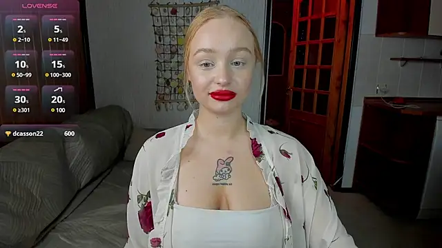 cutee selena online show from 9, 3, 2025