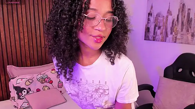 Snapshot of Layla_Clarke chatting on 18, 9, 2025 Layla Clarke online show from 18, 9, 2025