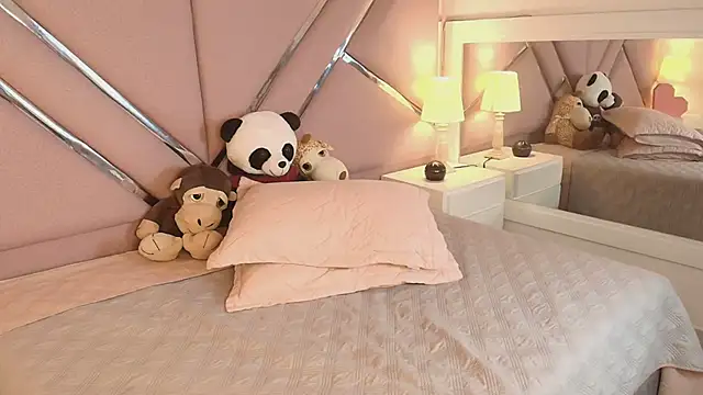 Snapshot of Emilybennett_ chatting on 15, 3, 2025 Emilybennett online show from 15, 3, 2025