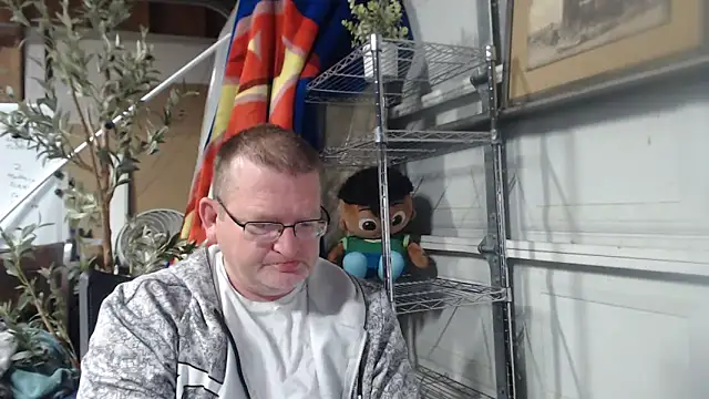 Randomoldguy615 online show from 8, 3, 2025