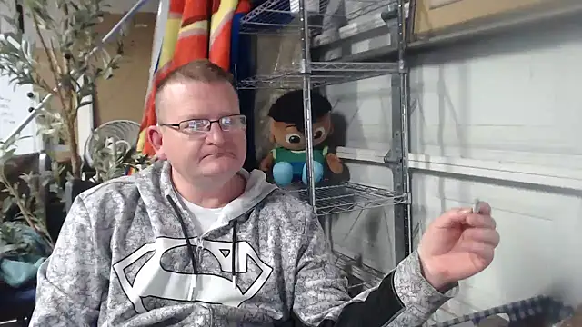 Randomoldguy615 online show from 11, 3, 2025