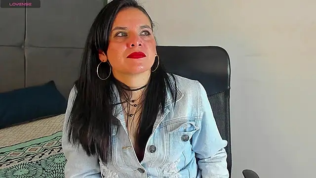 laura hotties online show from 12, 3, 2025