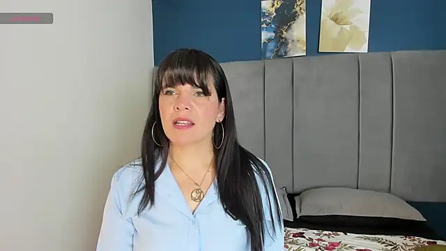 laura hotties online show from 13, 9, 2025