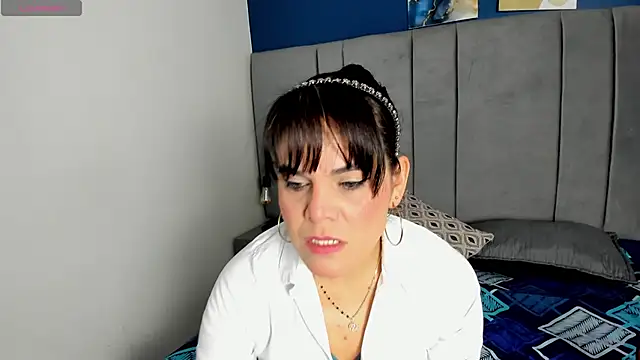 laura hotties online show from 15, 12, 2025