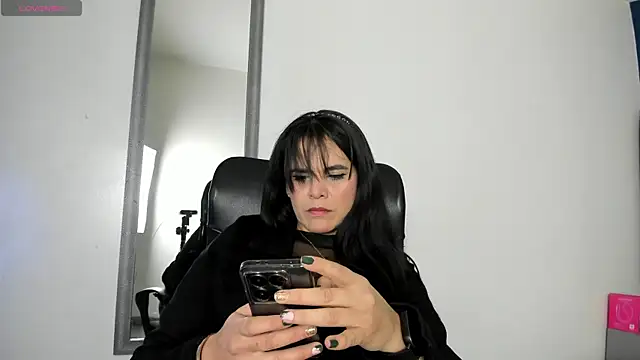 laura hotties online show from 19, 1, 2026